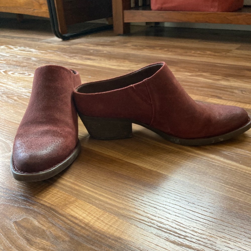 Born Starr mules, size 9 1/2 in distressed red leather